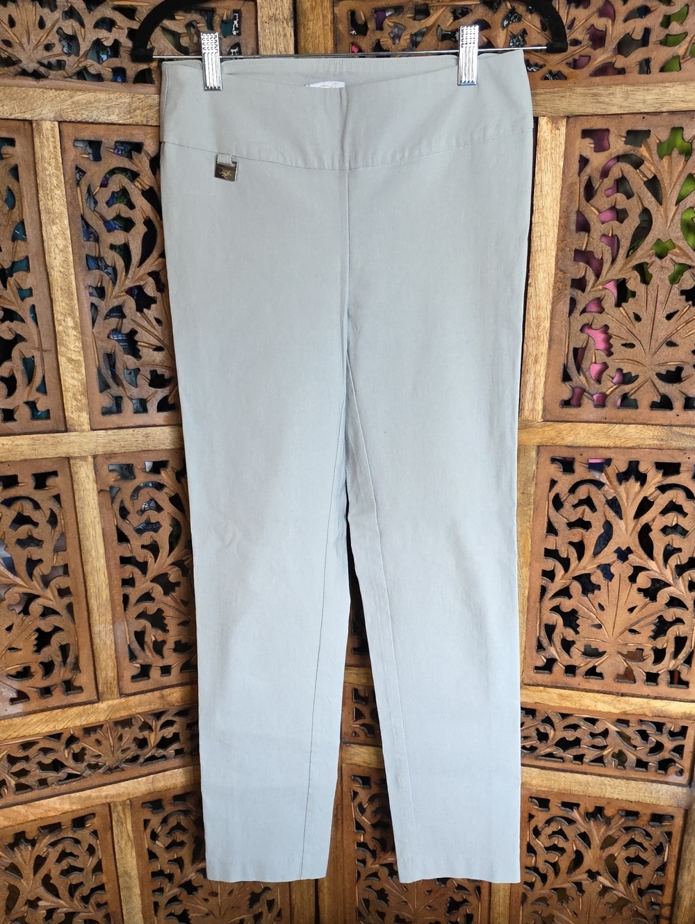 LISETTE Slim Straight Pull-On Pants in Light Gray
